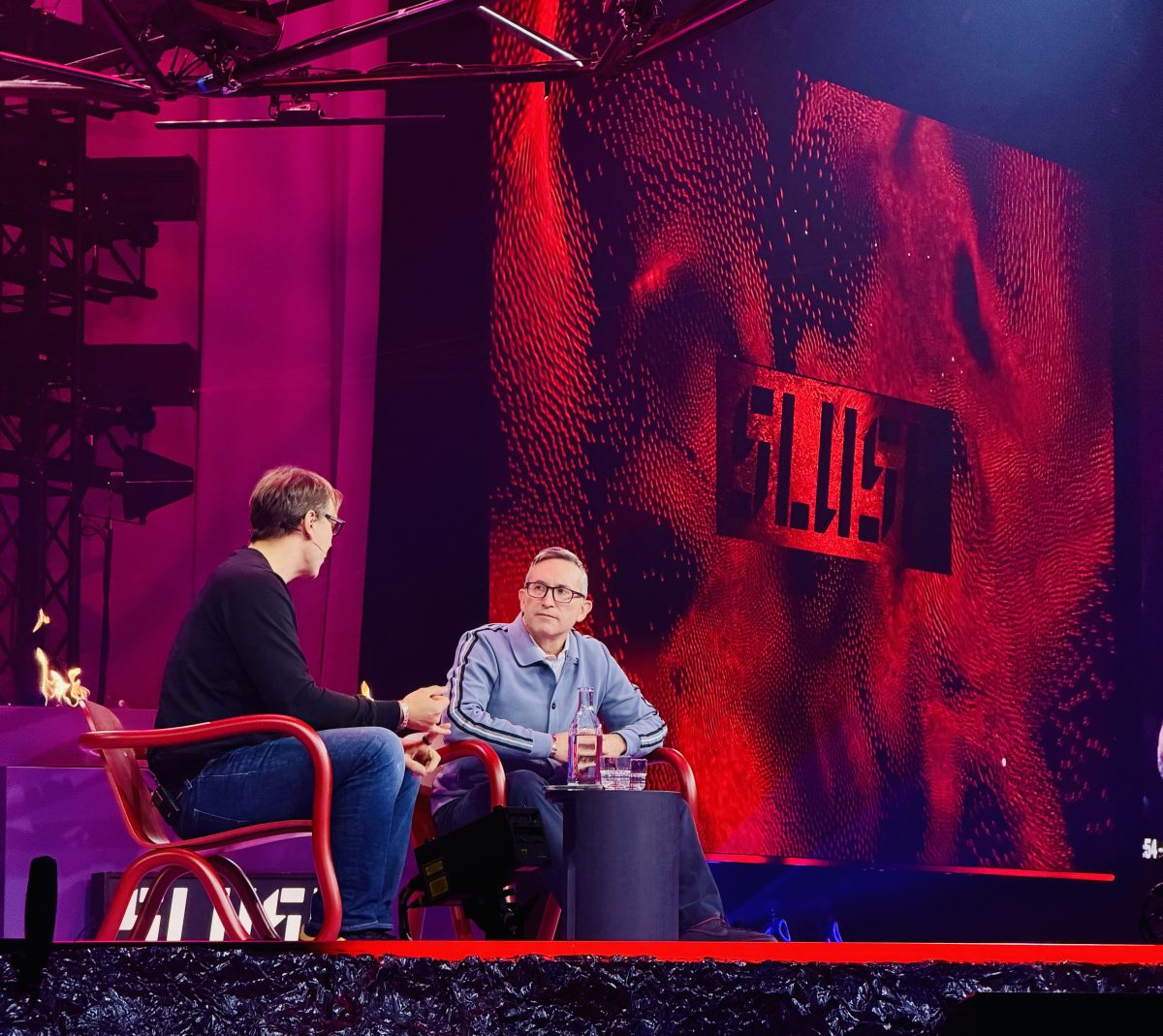 Lifeline Venturesin perustajapartneri, Ouraan jo vuonna 2014 sijoituksen tehnyt Timo Ahopelto keskusteli Ouran toimitusjohtajan Tom Halen kanssa Slush 2025 -tapahtumassa.