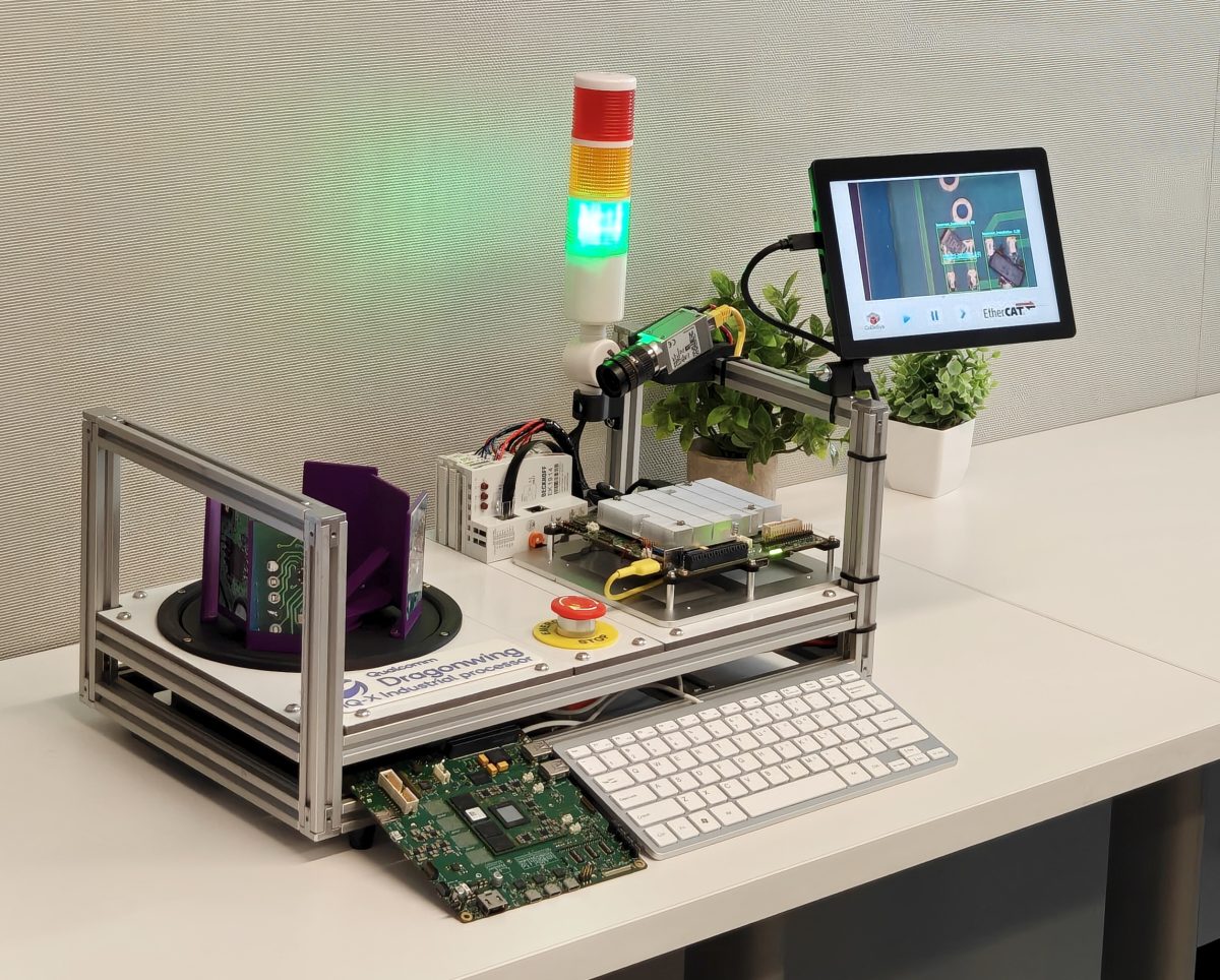 Qualcomm Dragonwing IQ-X -alusta esittelyssä.
