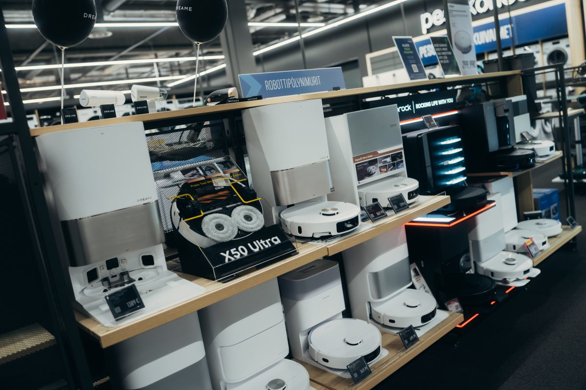 Gigantti povaa robotti-imureista Black Fridayn suosikkia. Kuva: Petri Saarelainen / Gigantti.