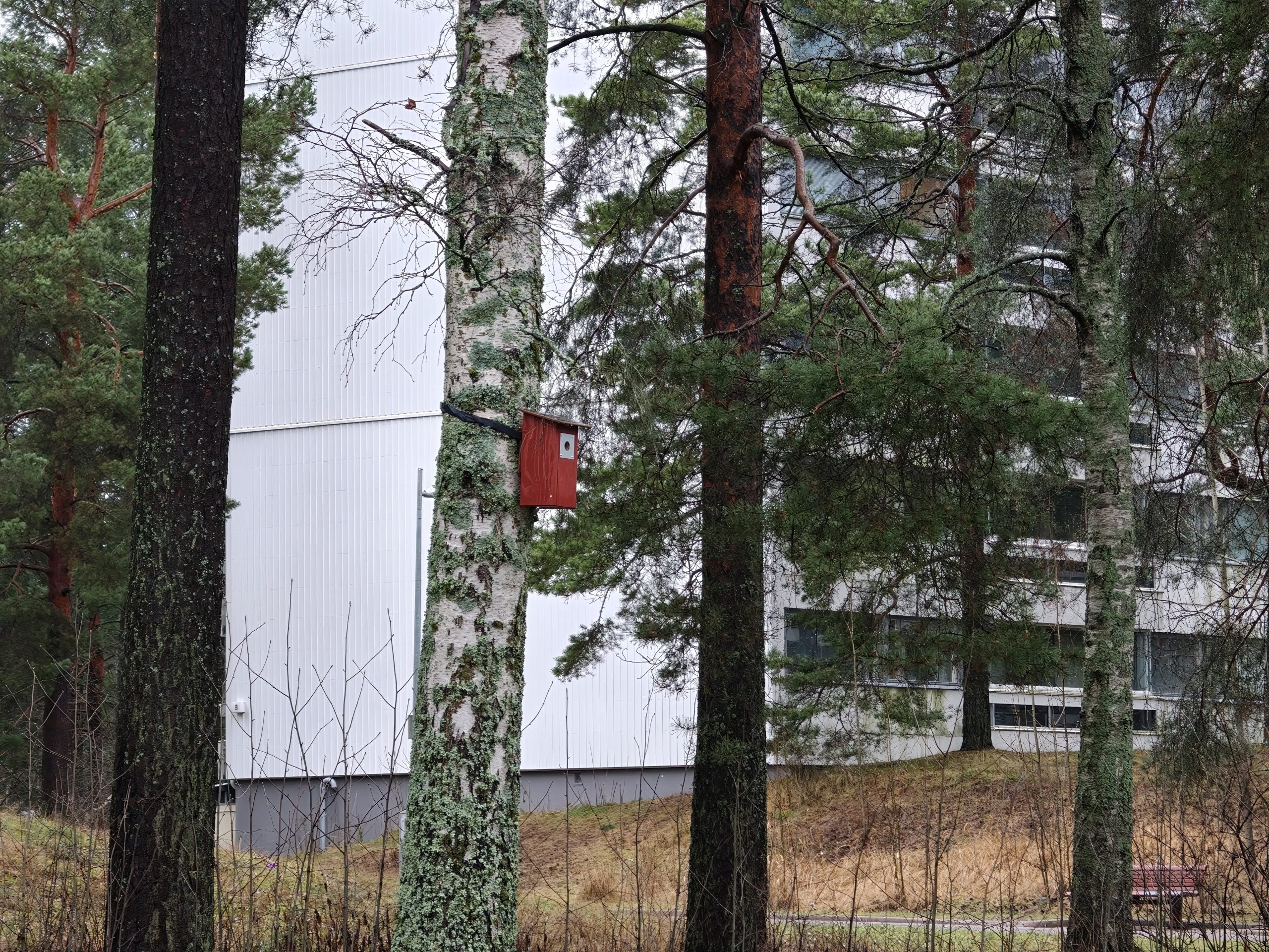 Telekamera, 3x optinen zoom.