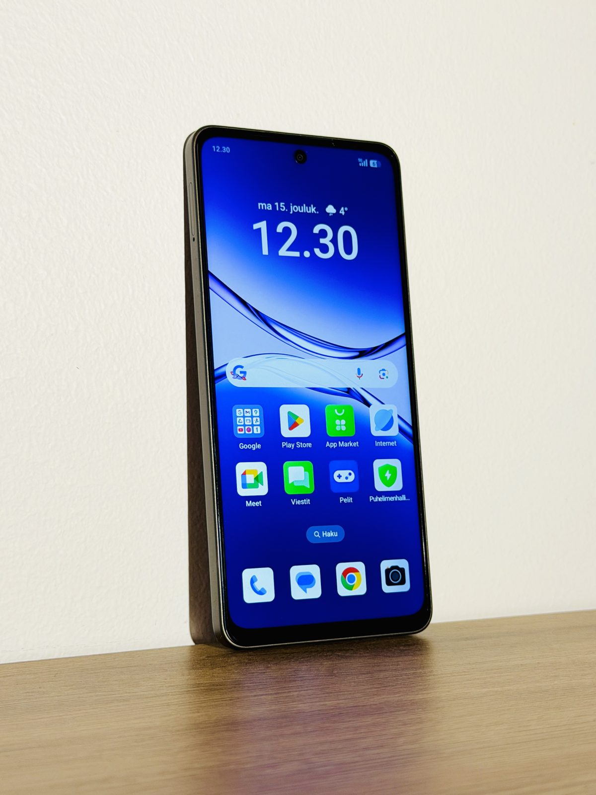 OPPO A5 Pro 5G sisältää 6,67 tuuman ja 120 hertsin LCD-näytön.