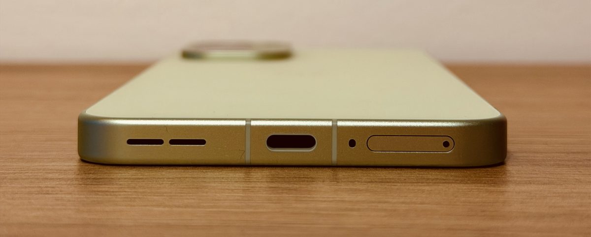 OnePlus 15R:n USB-C-liitäntä tukee vain USB 2.0 -nopeutta.