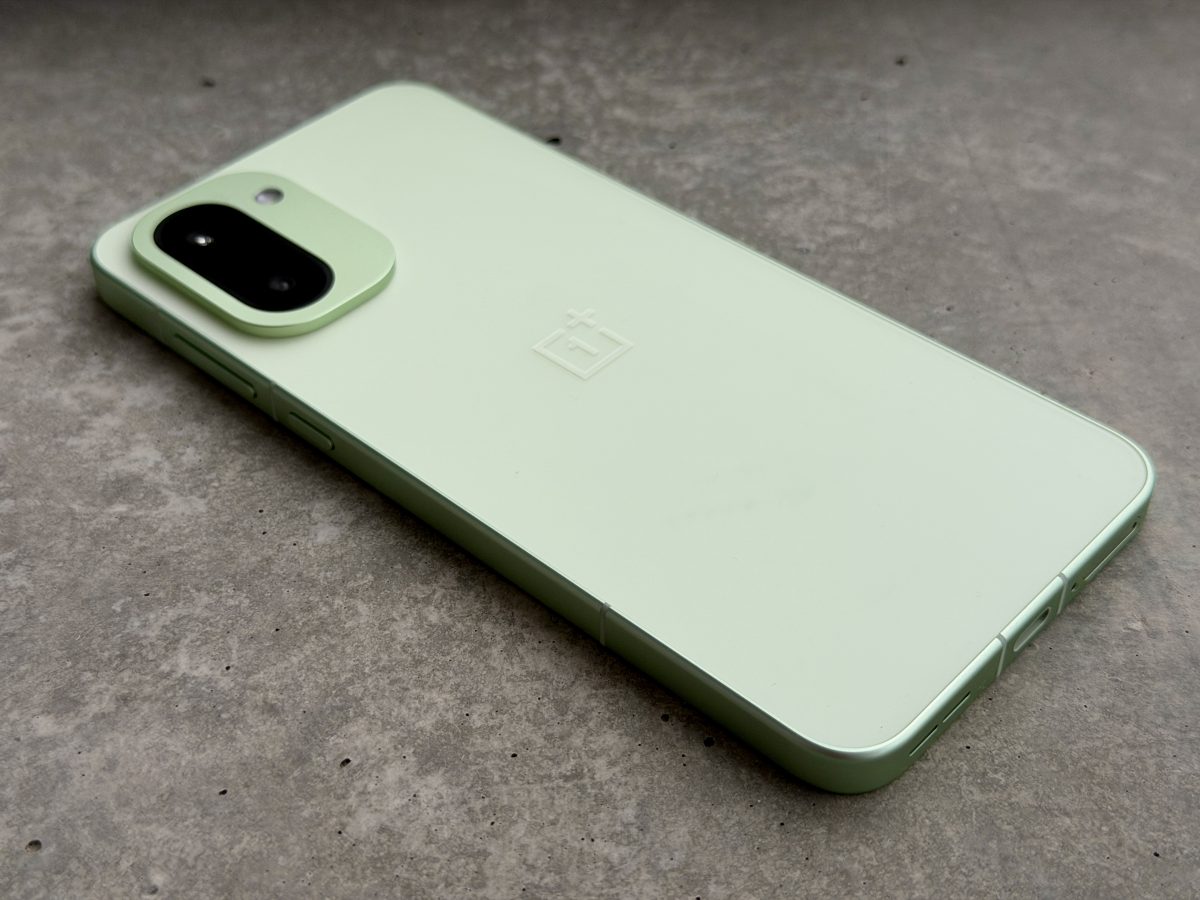 OnePlus 15R:n laatutuntuma on moitteeton.