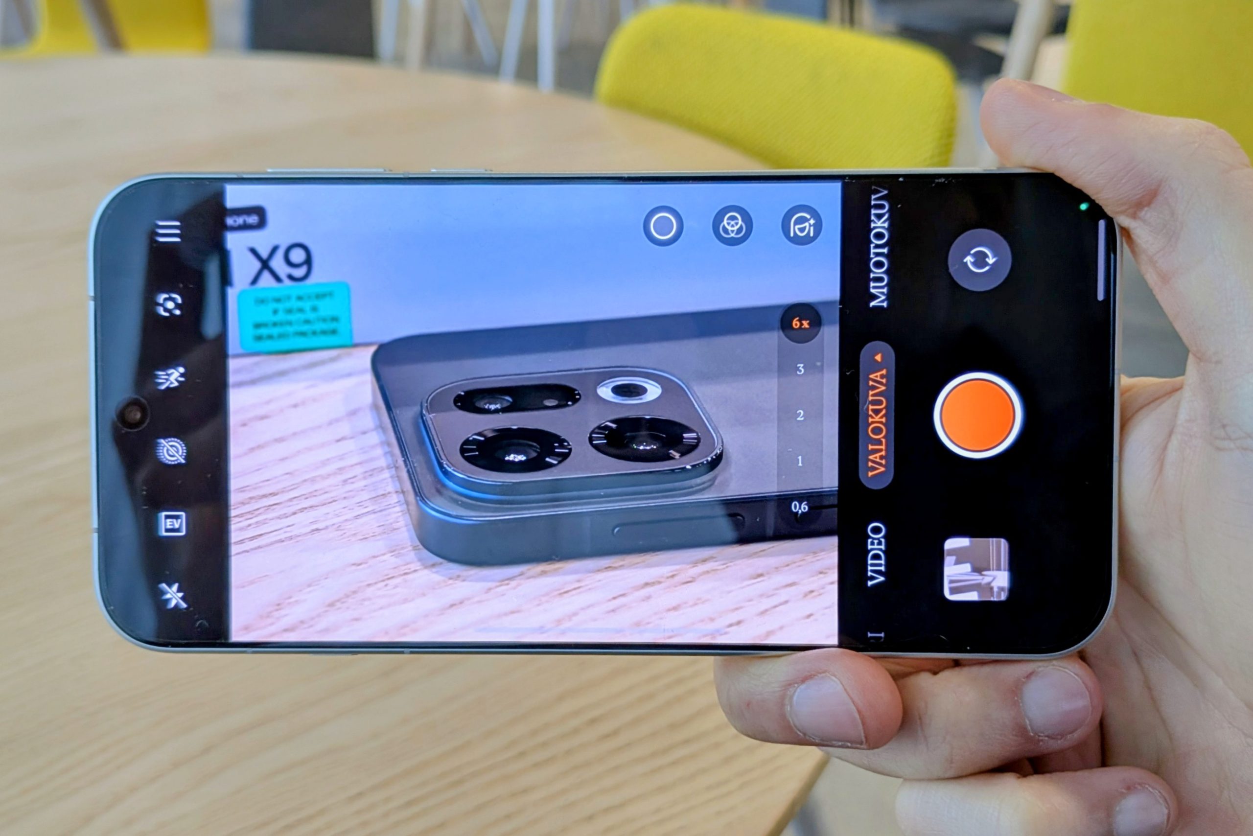 Kamerat ovat Oppo X9 -älypuhelinten vahvuuksia.
