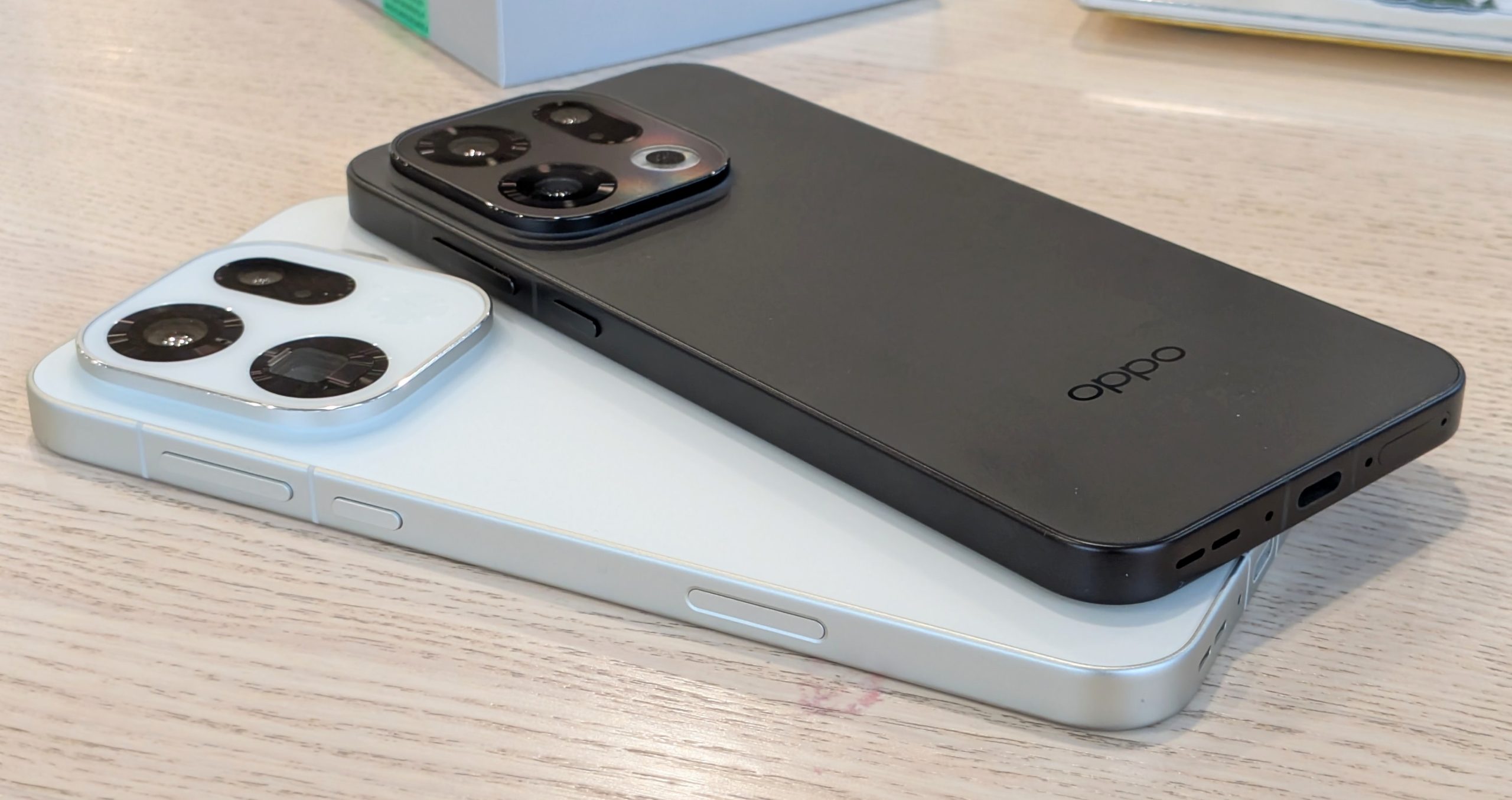 Lämpötilat pysyvät hyvin kurissa tehokkaan jäähdytyksen ansiosta.