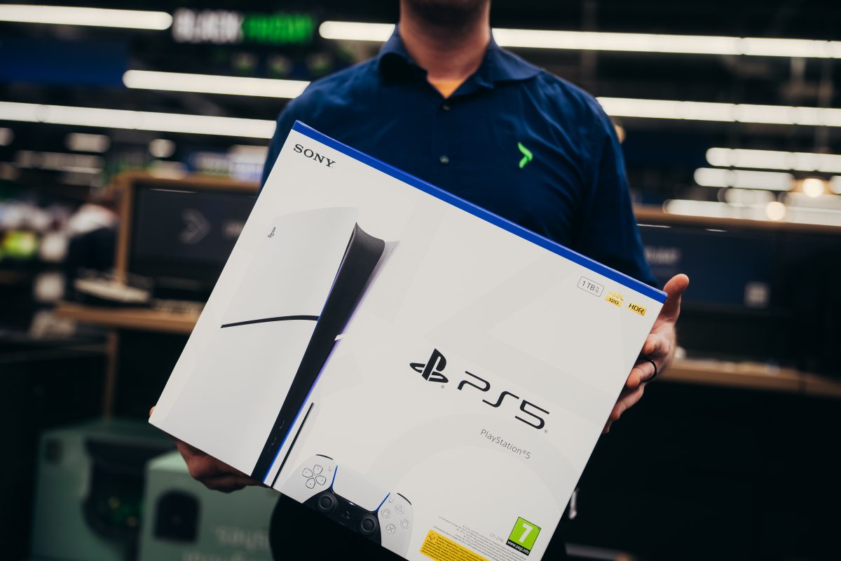 PlayStation 5 -myynti kävi kiivaana Gigantin Black Fridayssa. Kuva: Gigantti / Petri Saarelainen.