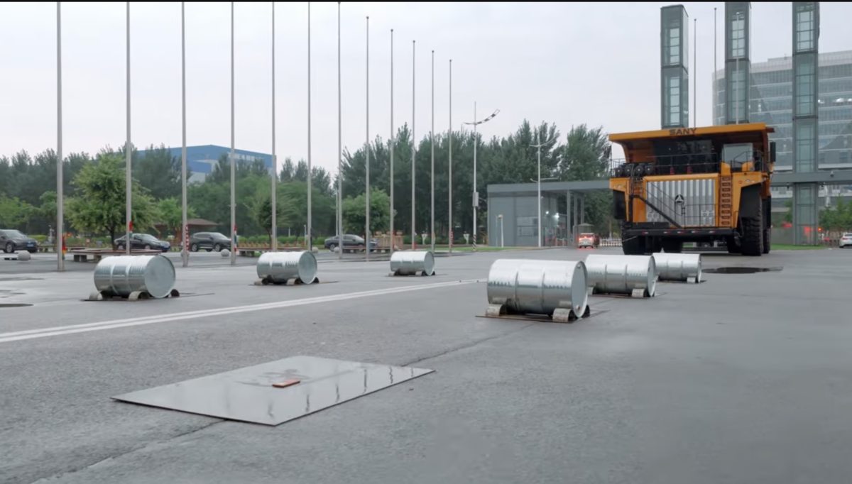 Magic8 Lite kohtasi 170 tonnin kaivoskuorma-auton.