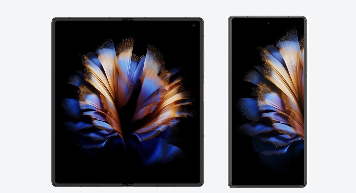 Nubia Foldin sisä- ja kansinäyttö.