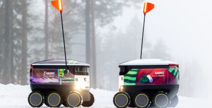 Pohjoisen ruokarobotit ovat saaneet ylleen tonttu- ja porotarroituksen. Kuva: Ville Muranen.