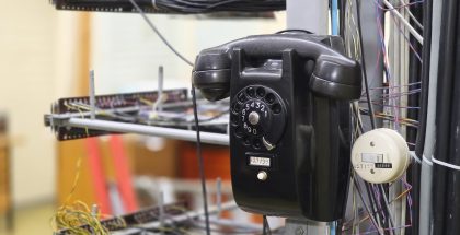 Perinteinen lankapuhelin- eli kupariverkko on nyt DNA:n osalta historiaa. Kuva: DNA.