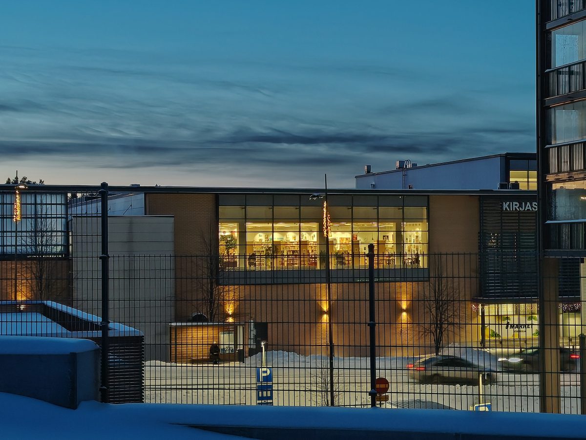 Pääkamera, 3x digitaalinen zoom.