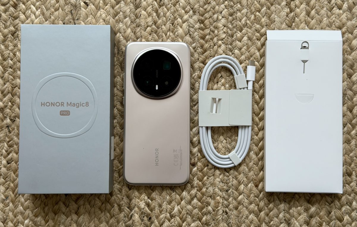 Honor Magic8 Pron myyntipakkauksen sisältö.