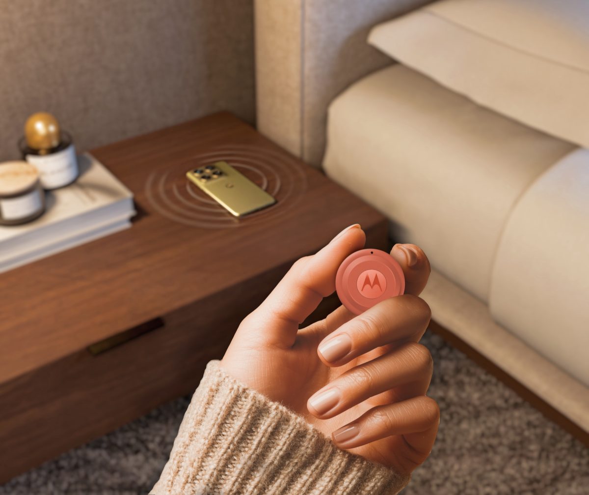 Moto Tag 2:n painikkeella voi aktivoida äänimerkin paritetusta puhelimesta.