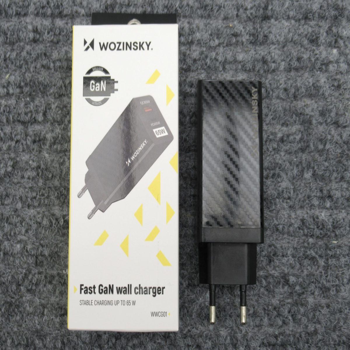 Vaaralliseksi osoittautunut Wozinsky-merkkinen laturi. Kuva: Tukes.