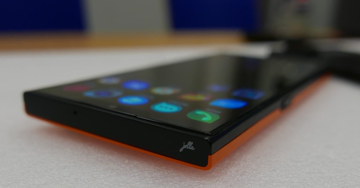 Uusi Jolla Phone lähikuvassa.