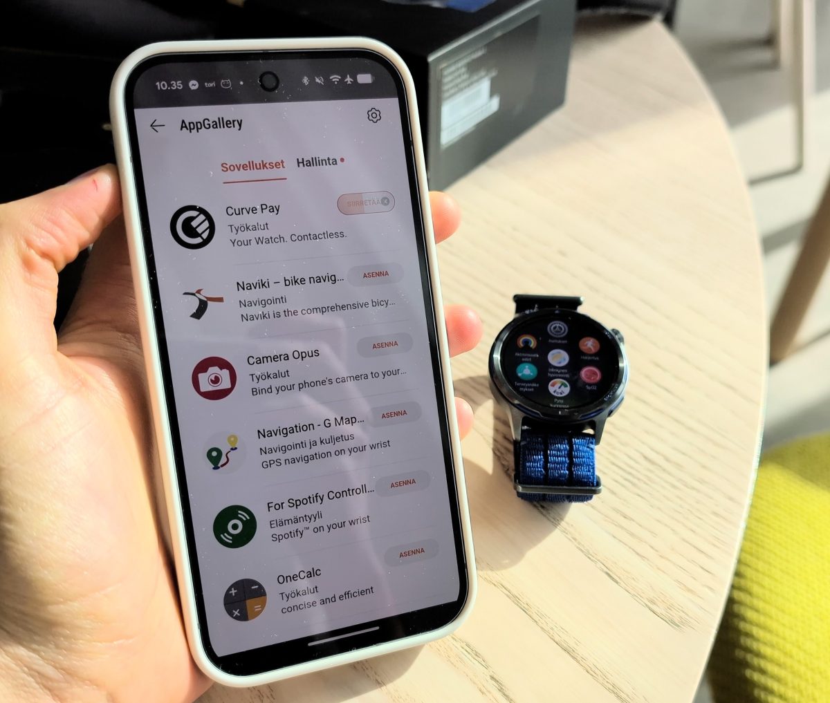 Sovellustarjonta on Googlen ja Applen alustoja suppeampaa.