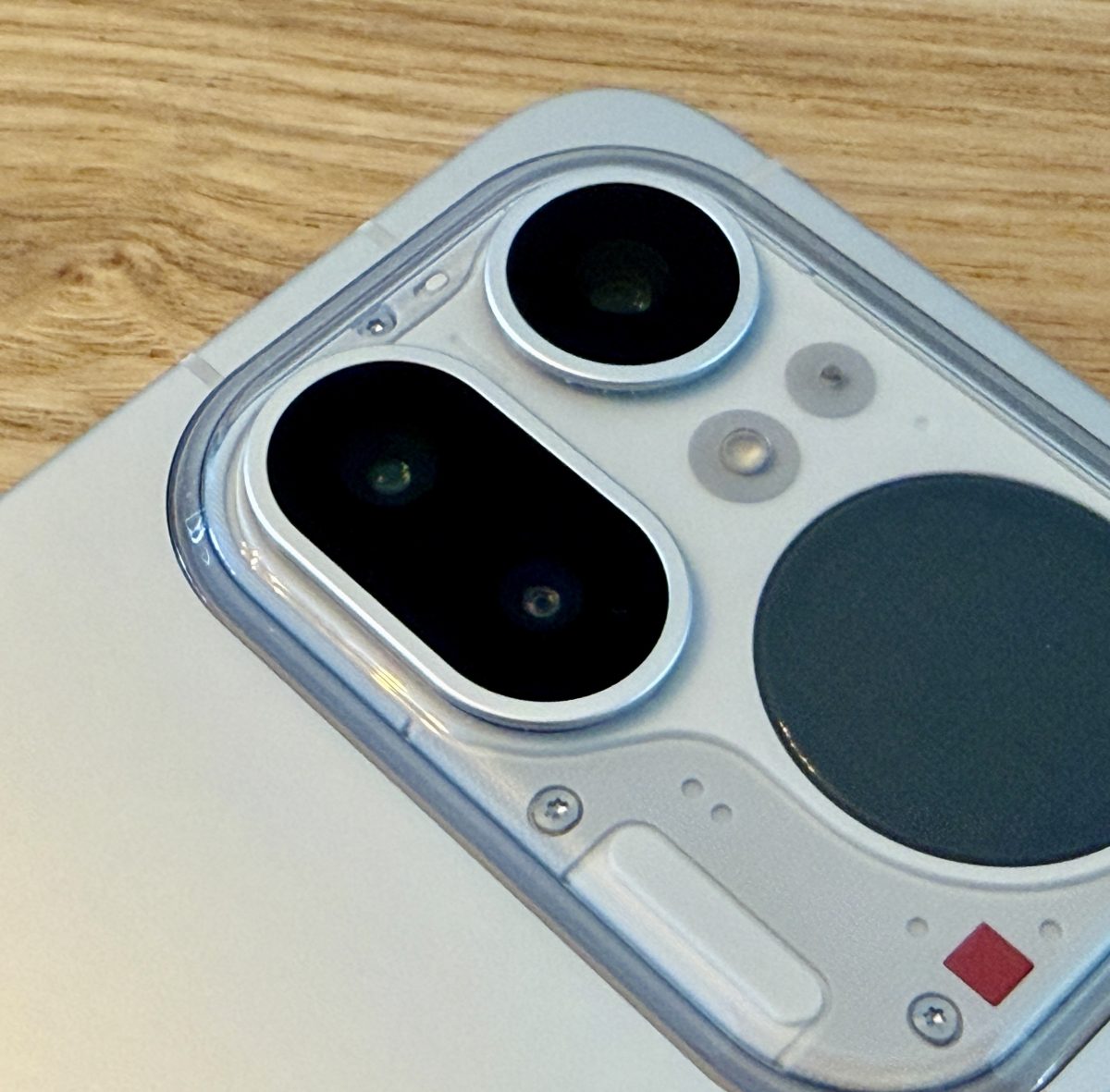 Phone (4a) Prossa on niin pää-, ultralaajakulma- kuin telekamerakin.