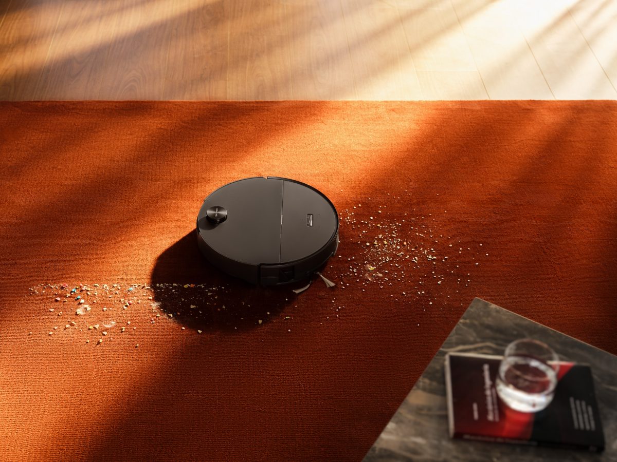 Roborock Saros 20 Sonic imuroi matot tehokkaasti.