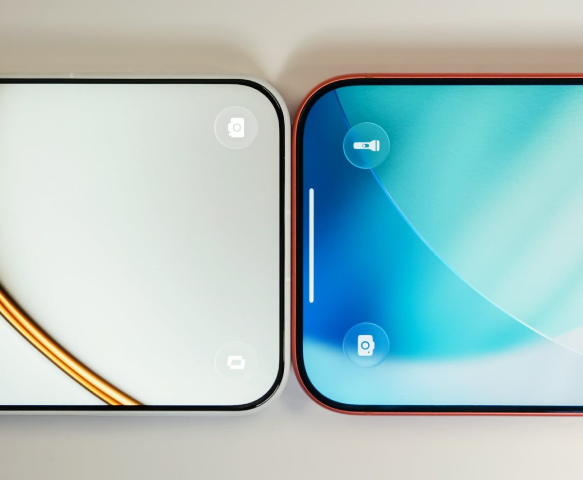 OnePlus 15T, vasemmalla, sisältää pienemmät näyttöreunukset kuin iPhone 17 Pro.