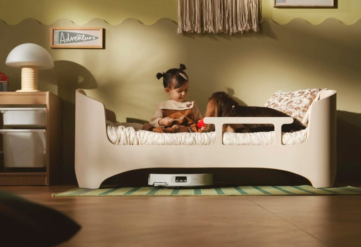 7,98 senttimetriä korkeana Roborock Qrevo Edge 2 Pro mahtuu matalien huonekalujen alle.