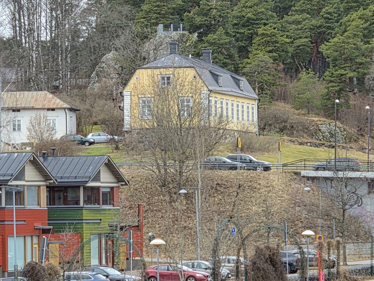 Telekamera, 5x digitaalinen zoom.