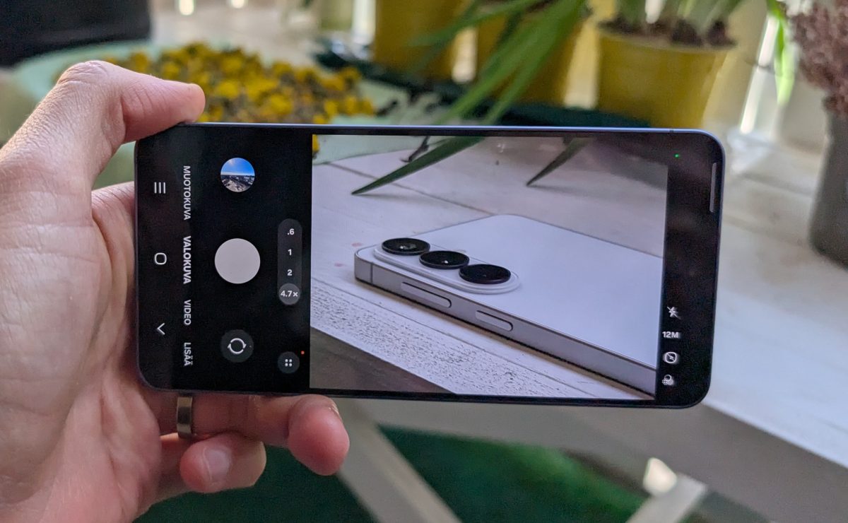 Kamerakokonaisuus on tutun monipuolinen, mutta uudistuksia ei vieläkään nähdä.