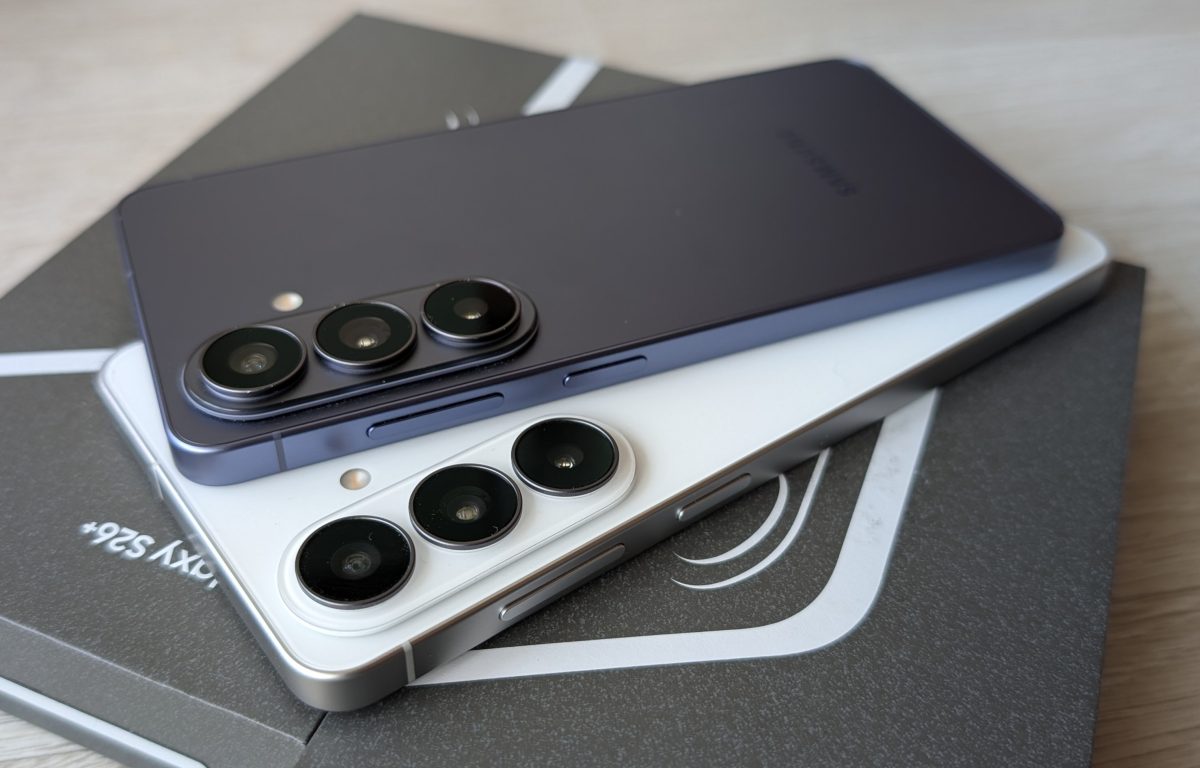 Ulkoisesti Galaxy S26 ja S26+ ovat tutun laadukkaita. Muotoilua ei ole merkittävästi uudistettu.