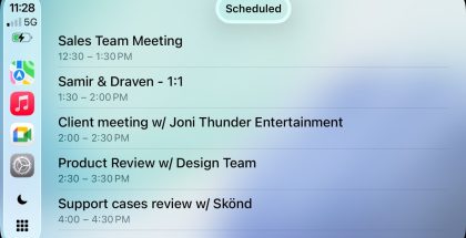 Google Meetin kalenterinäkymä CarPlayssa.