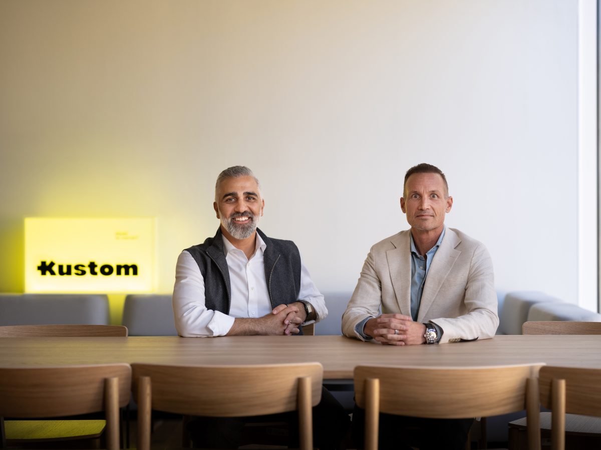 Kustomin toimitusjohtaja Kamjar Hajabdolahi ja PayPalin Pohjois-Euroopan GeneralManager Jonas Breding.