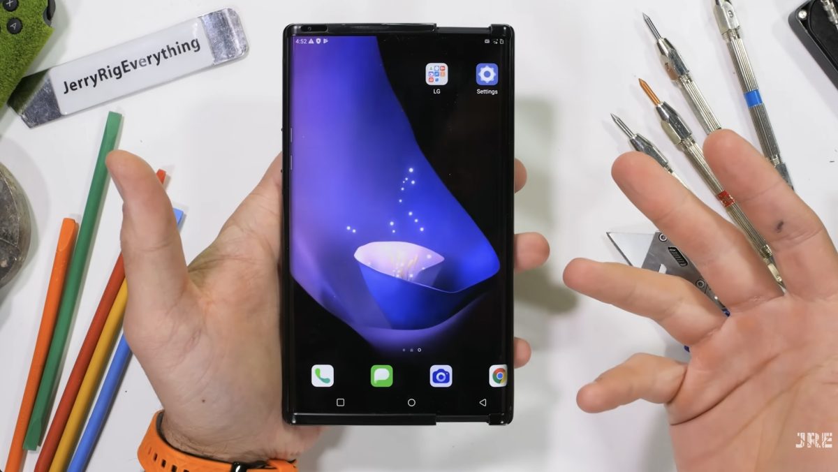 LG Rollablessa on rullautuen laajeneva näyttö. Kuvankaappaus videolta.