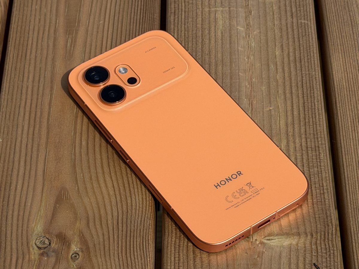 Honor 600:n designissa on tuttuja elementtejä iPhoneista - myös oranssi väri.