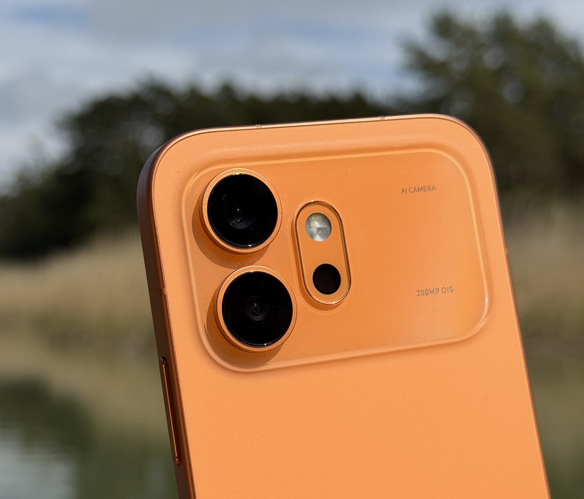 Honor 600 sisältää 200 megapikselin pääkameran ja 12 megapikselin ultralaajakulmakameran.