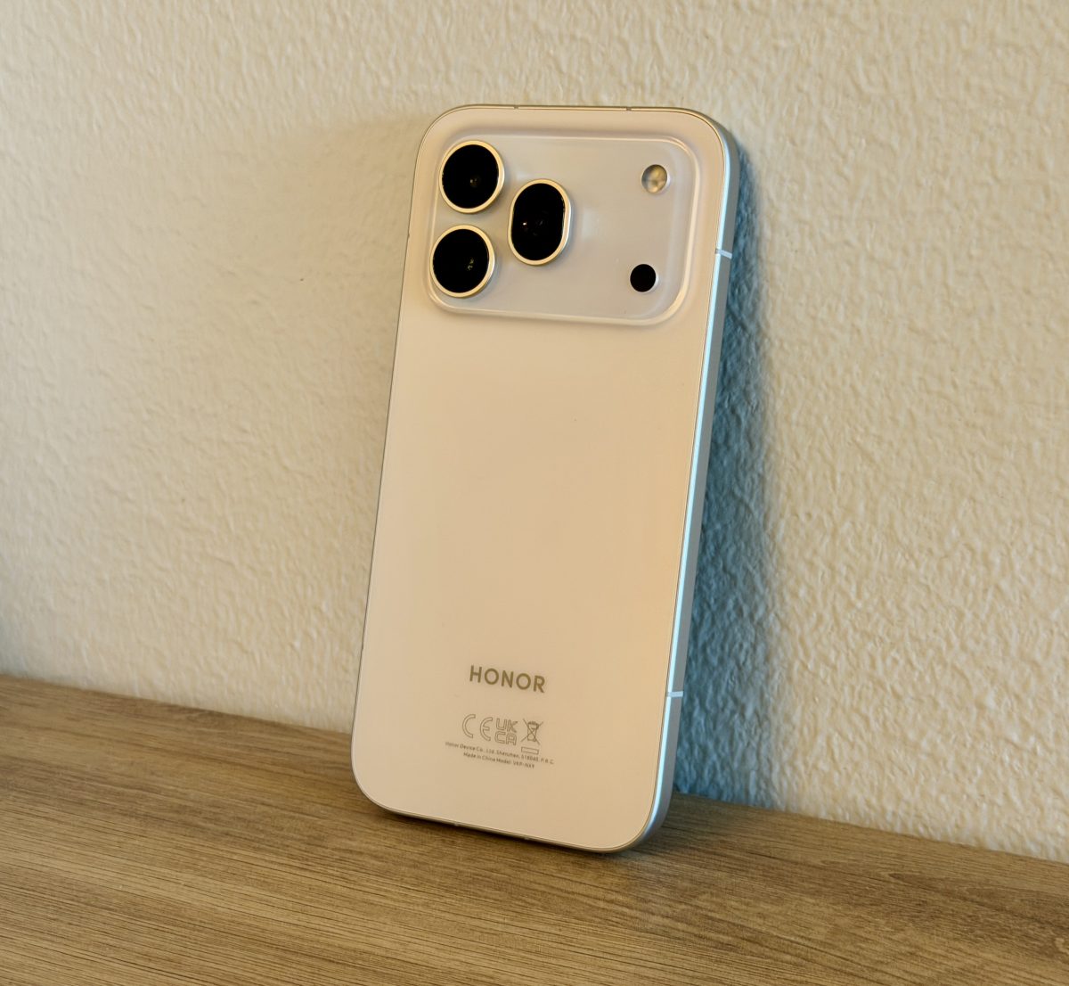 Honor 600 Pro on hyvä, mutta samaan hintaan saa aivan parhaimpiakin puhelimia.
