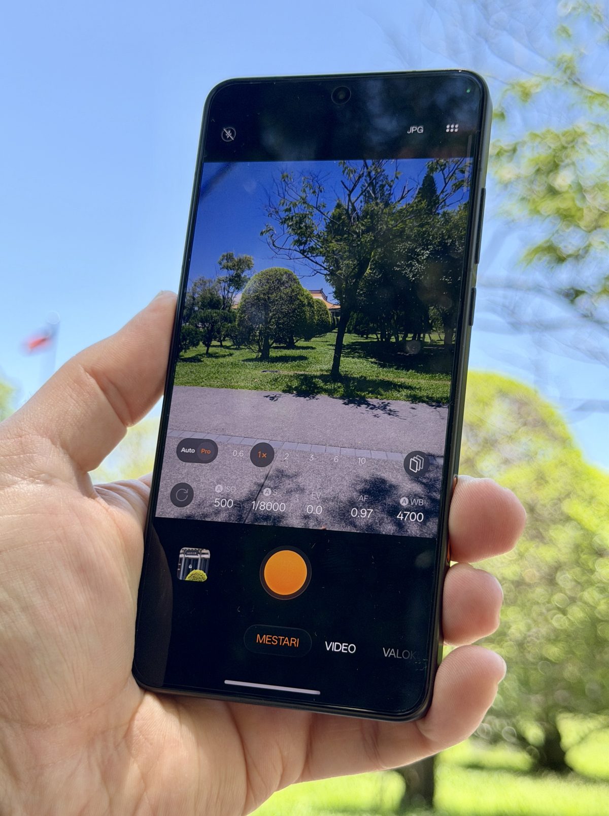 Mestari-tila Oppo Find X9 Ultrassa tarjoaa käyttöön manuaalisäädöt ja erilaisia Hasselblad-filmityylejä.