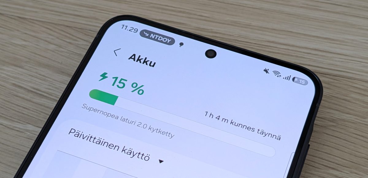 Latausteho on säilynyt ennallaan 45 watissa.