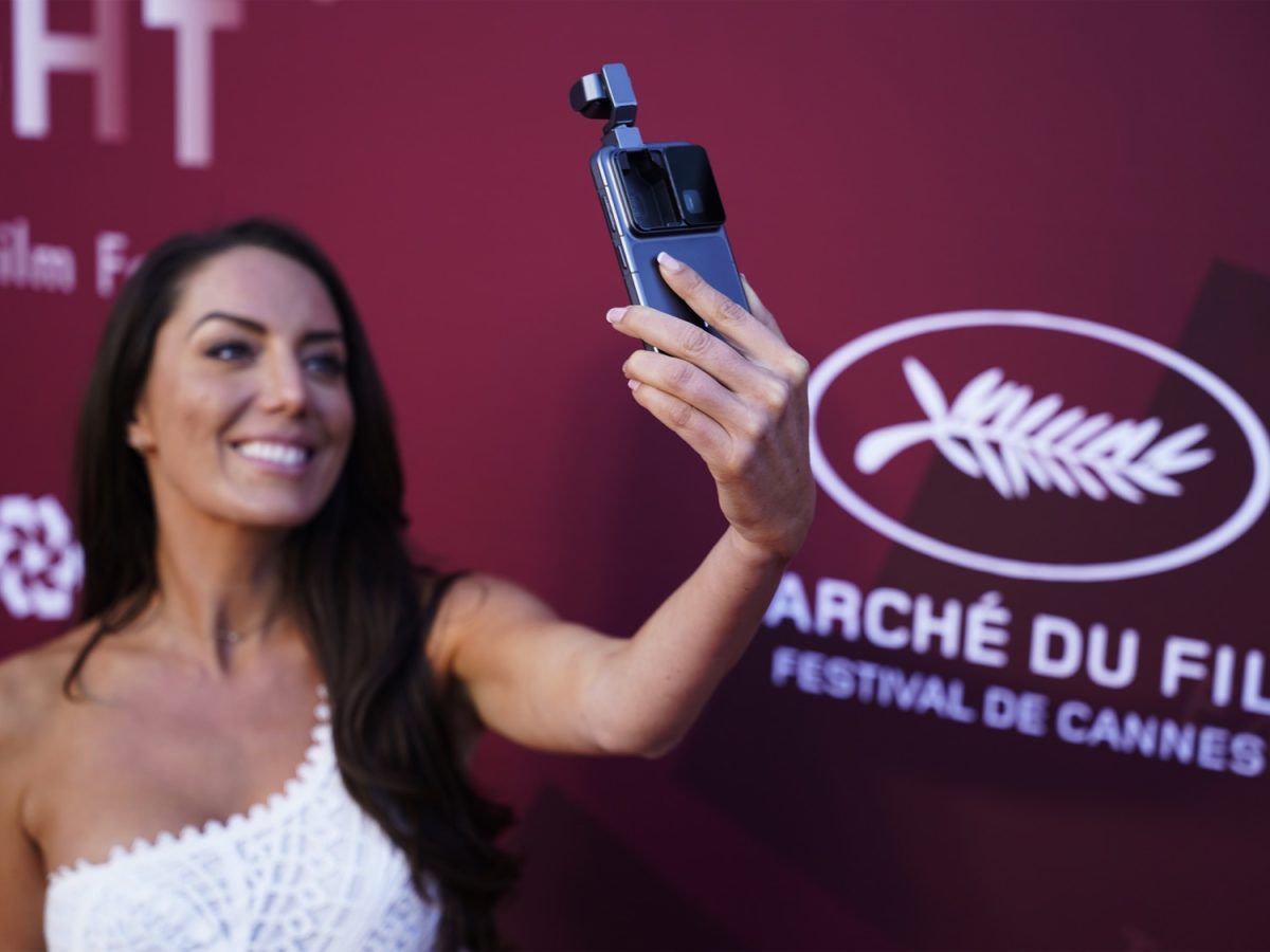 Honor Robot Phone pääsi esille Cannesin elokuvajuhlien yhteydessä.