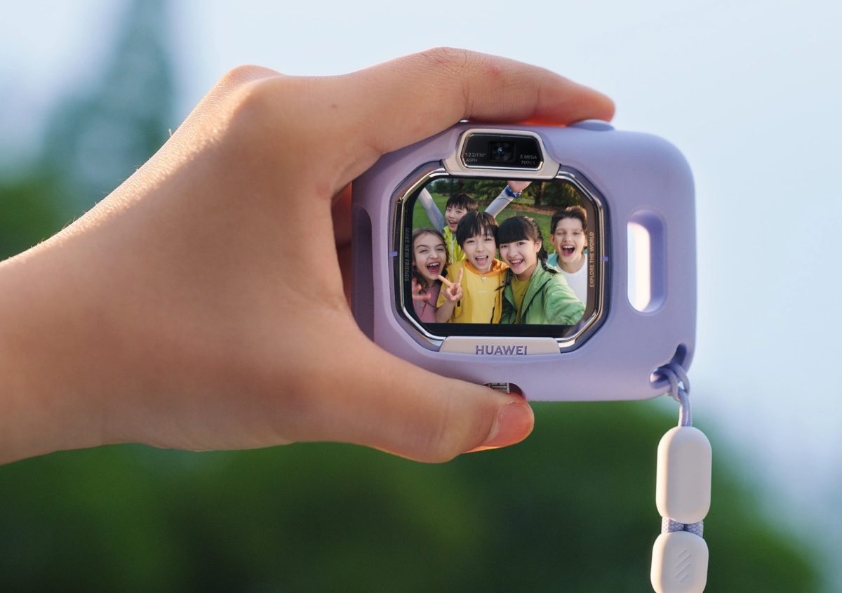 Huawei Watch Kids X1 Prota voi käyttää irrallisena ranteesta kamerakuoren kanssa.