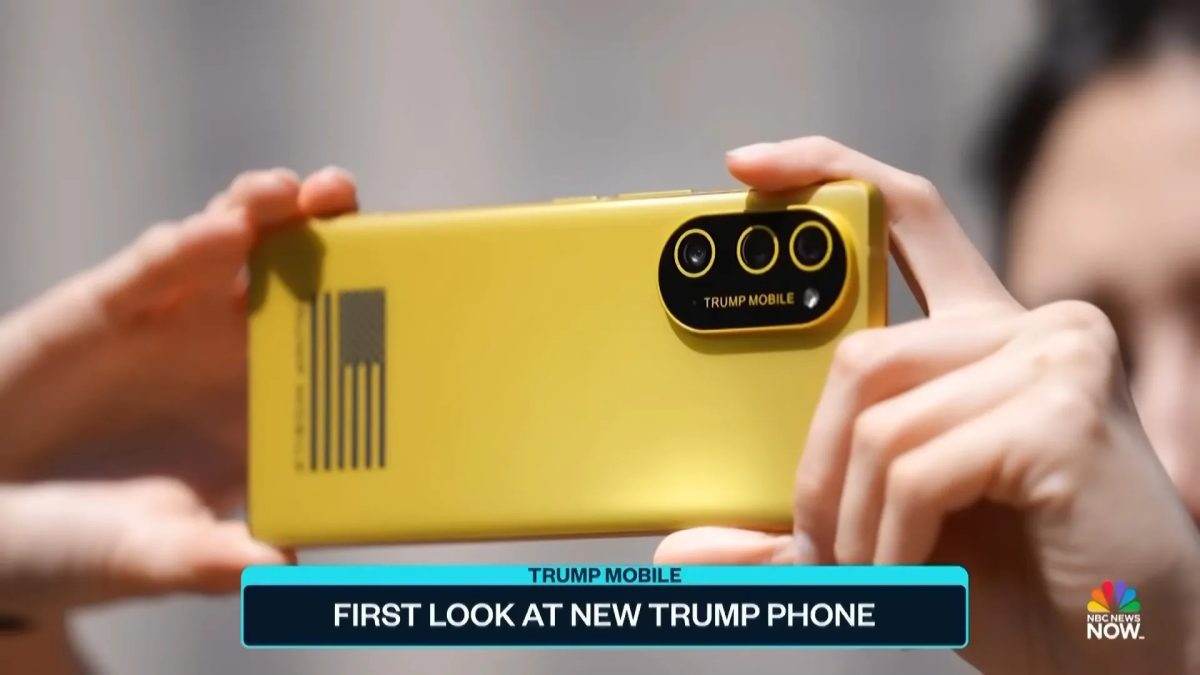 Trump T1 Phone NBC Newsin videolla.