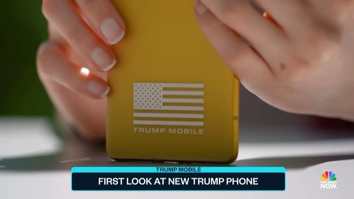 Trump T1 Phone NBC Newsin videolla.
