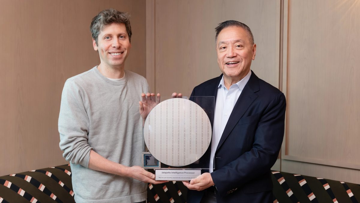 OpenAI:n toimitusjohtaja Sam Altman ja Broadcomin toimitusjohtaja Hock Tan.