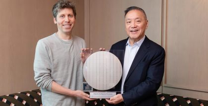 OpenAI:n toimitusjohtaja Sam Altman ja Broadcomin toimitusjohtaja Hock Tan.