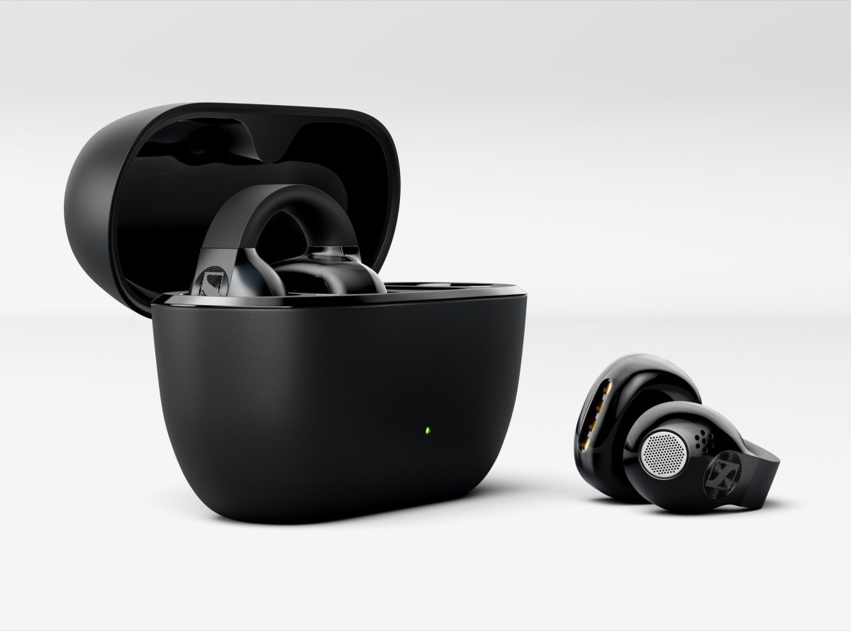 Sennheiser Accentum Clip koteloineen mustana.