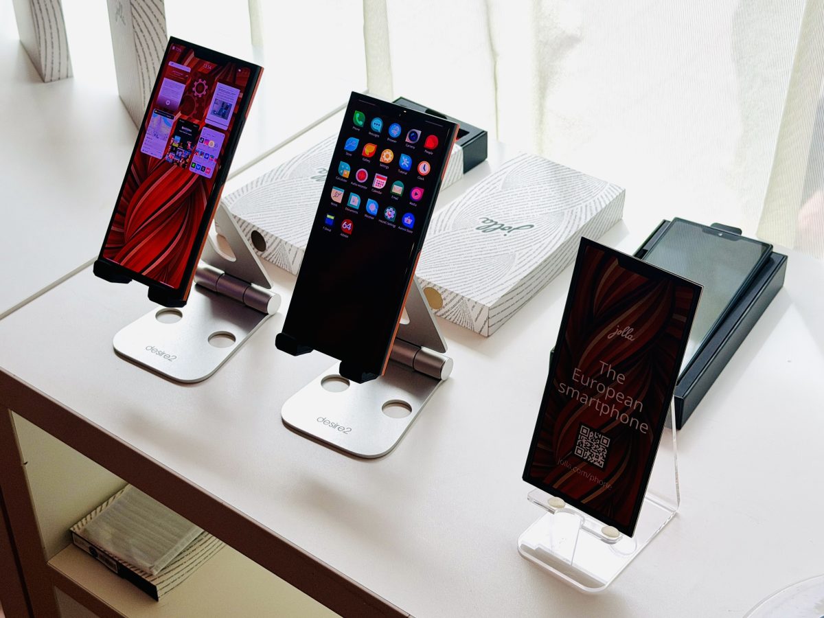 Jolla Phone on varustettu tietenkin Sailfish OS -käyttöjärjestelmällä.
