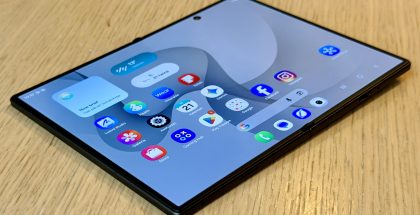 Kuvassa Galaxy Z Fold8, jonka suosio on ylittänyt Samsungin odotukset.