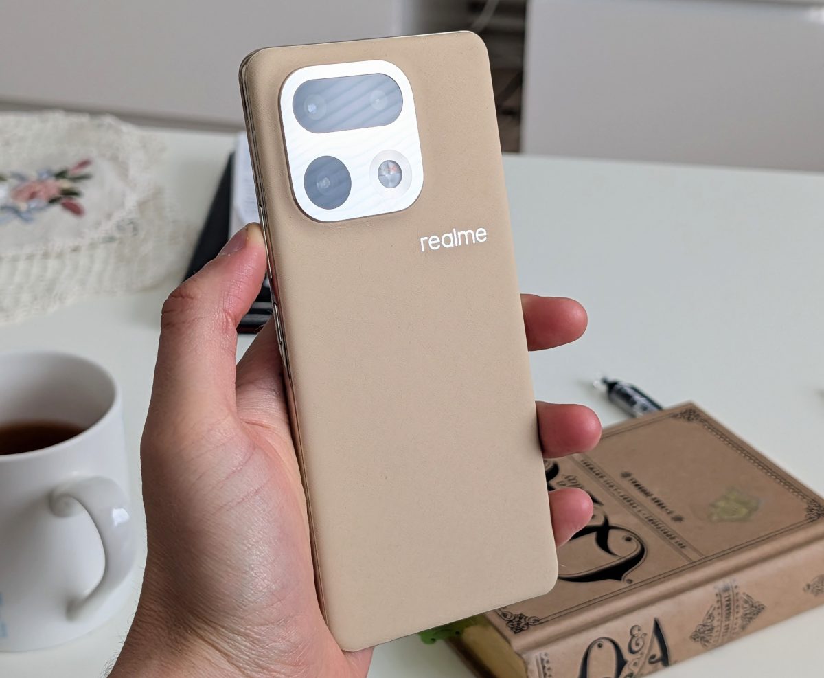 Realme 16 Pro+ 5G on kauniisti muotoiltu älypuhelin.