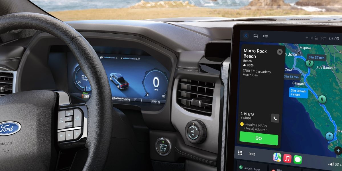 Kuvassa CarPlay Fordissa. Jatkossa Apple Kartat tulee osaksi suoraan Fordin UEV-alustan autojen järjestelmää.
