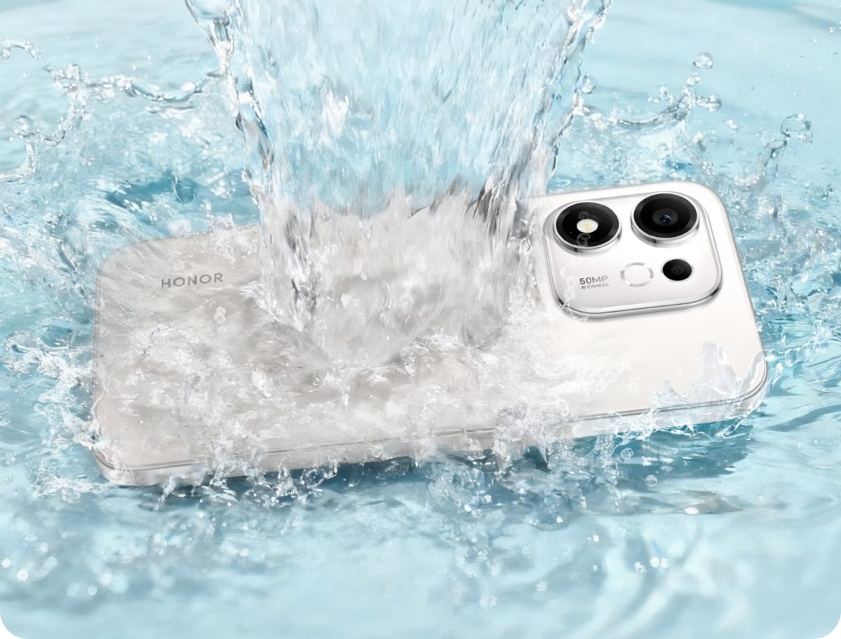 Honor 600 Smart 5G selviää myös vesiroiskeista.