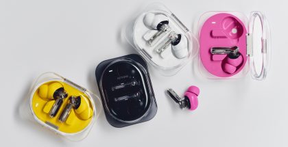 Nothing Ear (3a) -kuulokkeet ja -kotelo eri väreissä.