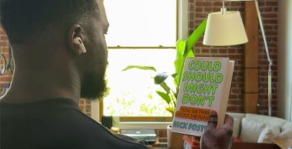 Kameroilla varustetut AirPods-kuulokkeet mahdollistavat Visual Intelligence -älytoiminnot.