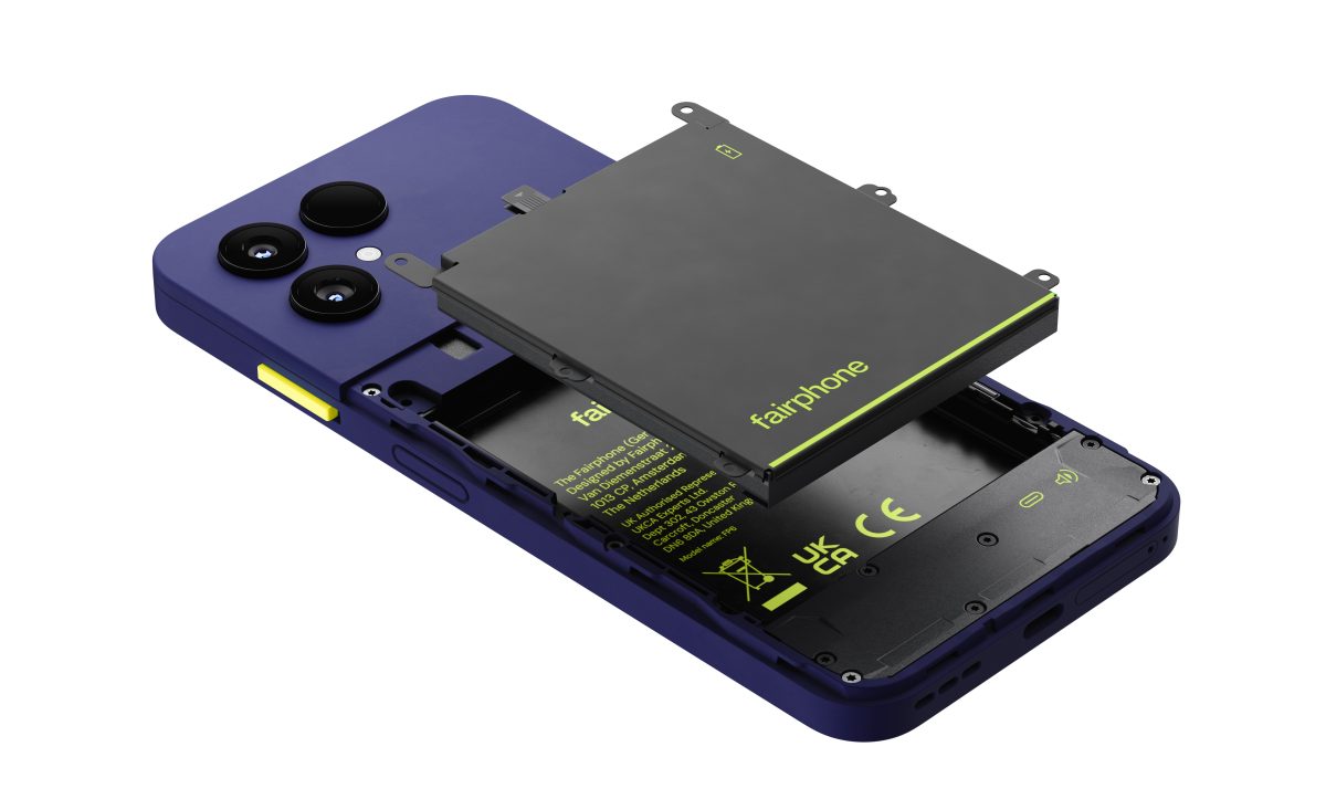 Esimerkiksi akun vaihtaminen käy Fairphone 6+:ssa helposti.